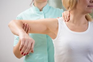 What are the causes of shoulder pain?